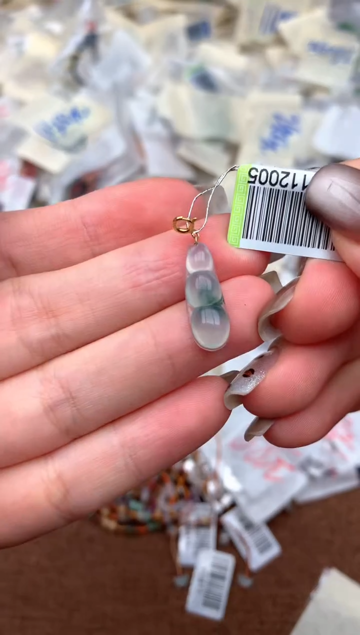 18K金镶嵌挂件翡翠—