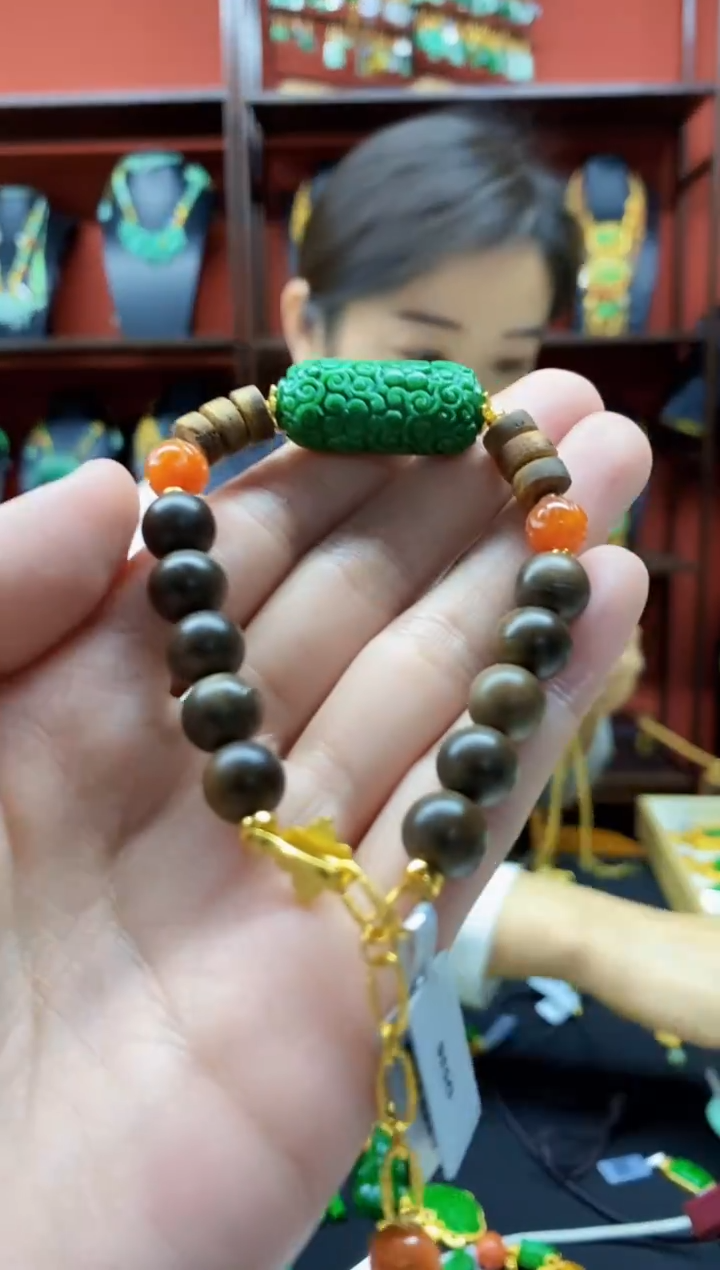 颈饰未镶嵌翡翠手串