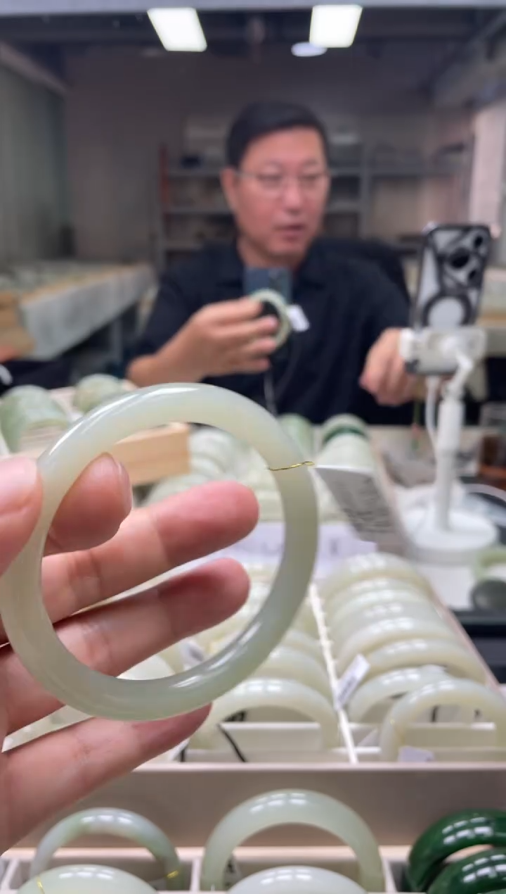 【闪购商品】和田玉手镯未镶嵌58-60圈口2242