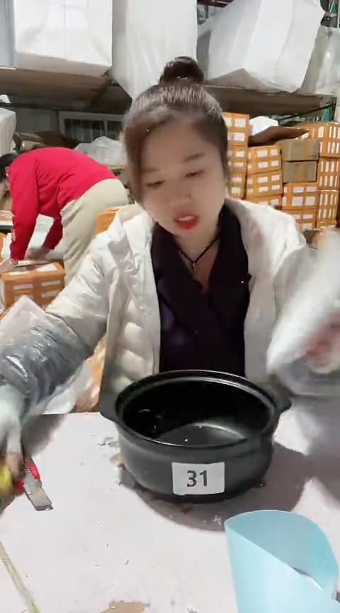 【闪购商品】31瑕疵不圆黑锅带盖，，