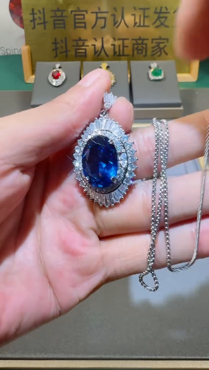 蓝宝石吊坠(赠链)18K金镶嵌蓝
