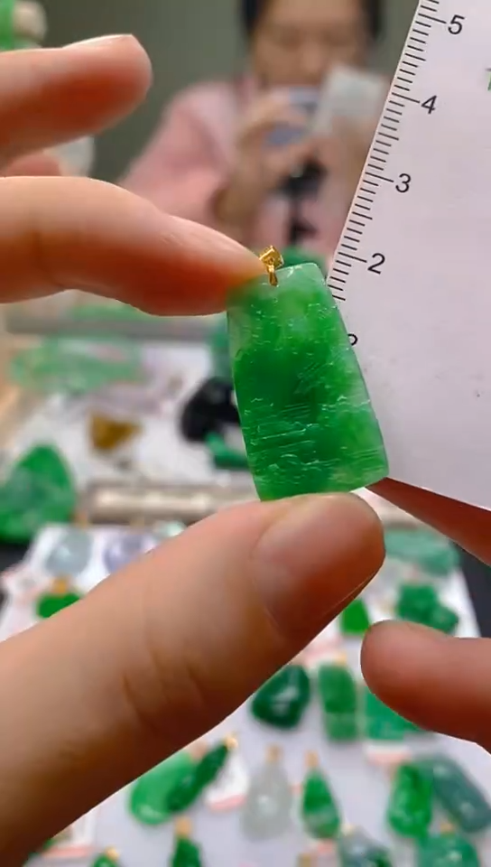 【闪购商品】翡翠颈饰18K金镶嵌天然翡翠A货，一物一证