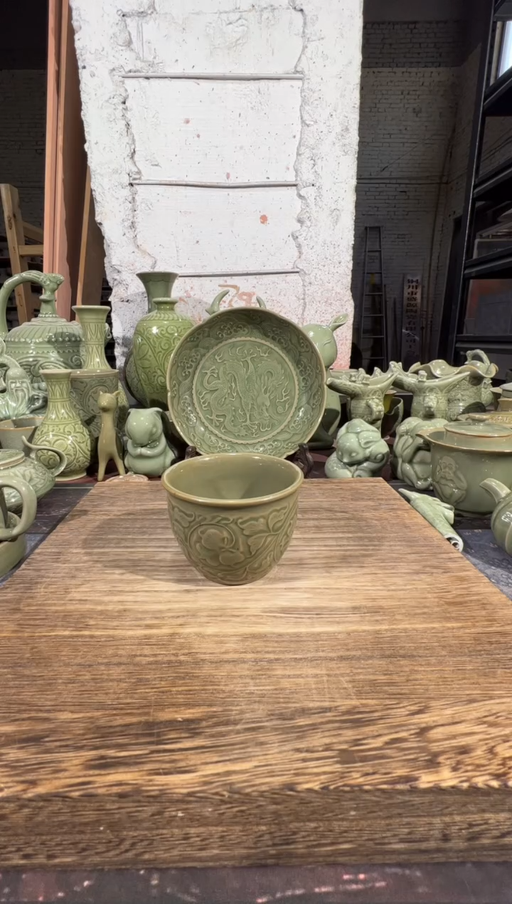 微瑕耀州窑牡丹杯