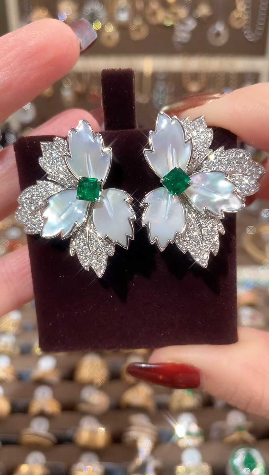 【闪购商品】祖母绿耳饰18K金镶嵌18K白祖母绿钻石叶子耳环