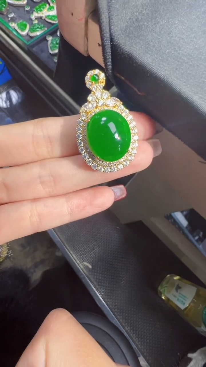 【闪购商品】定制翡翠未镶嵌鸽子蛋1