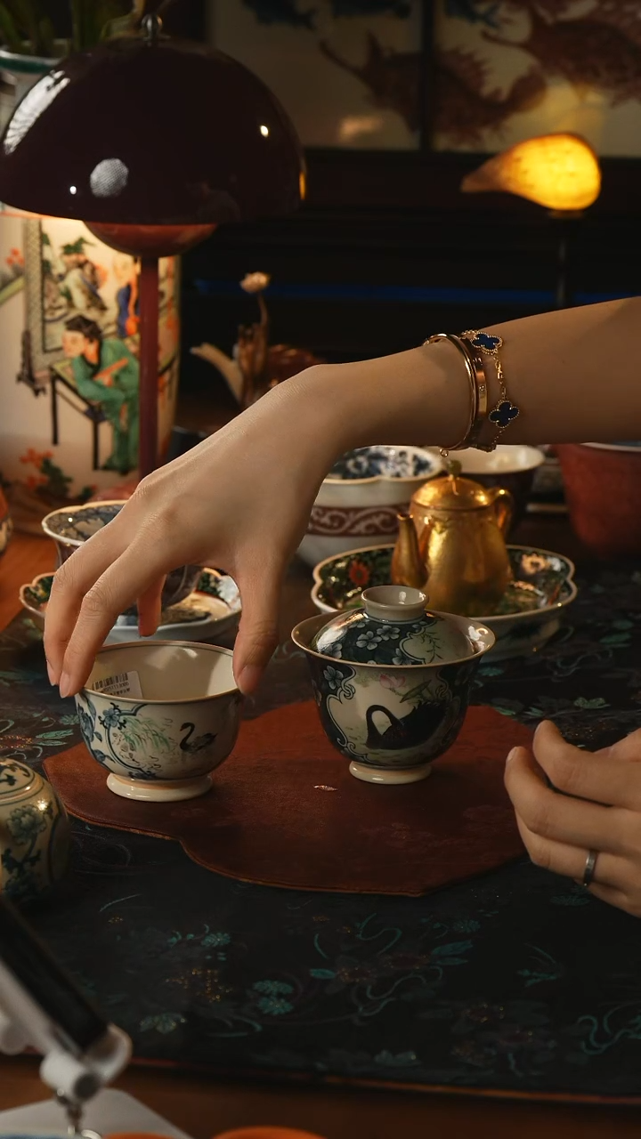 瓷片黑天鹅杯     