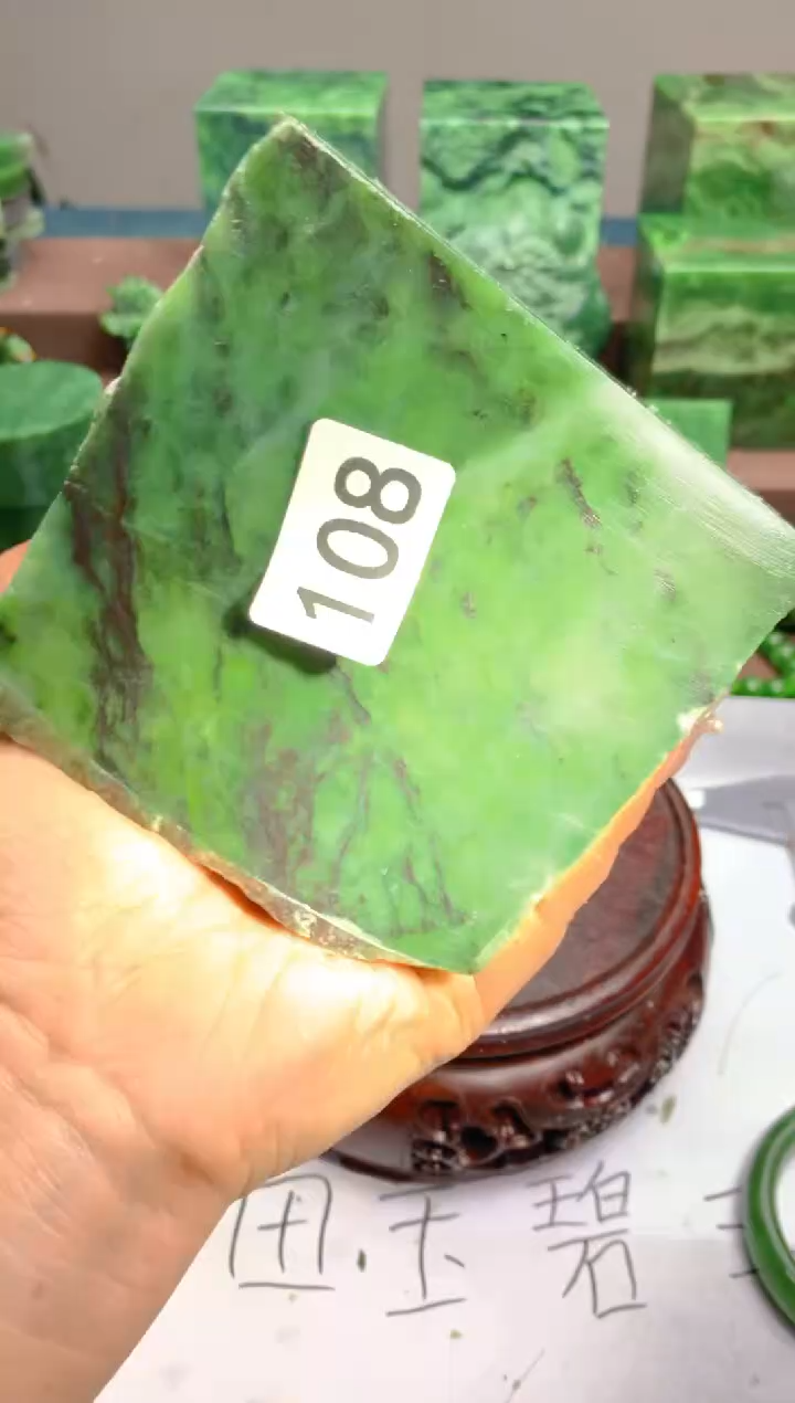 和田玉（碧玉）未镶嵌珠宝半成品1