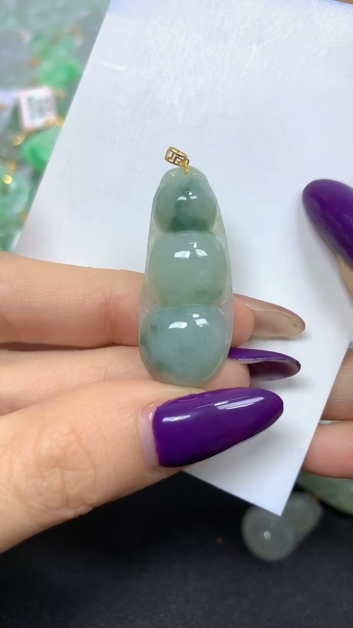 颈饰未镶嵌翡翠 