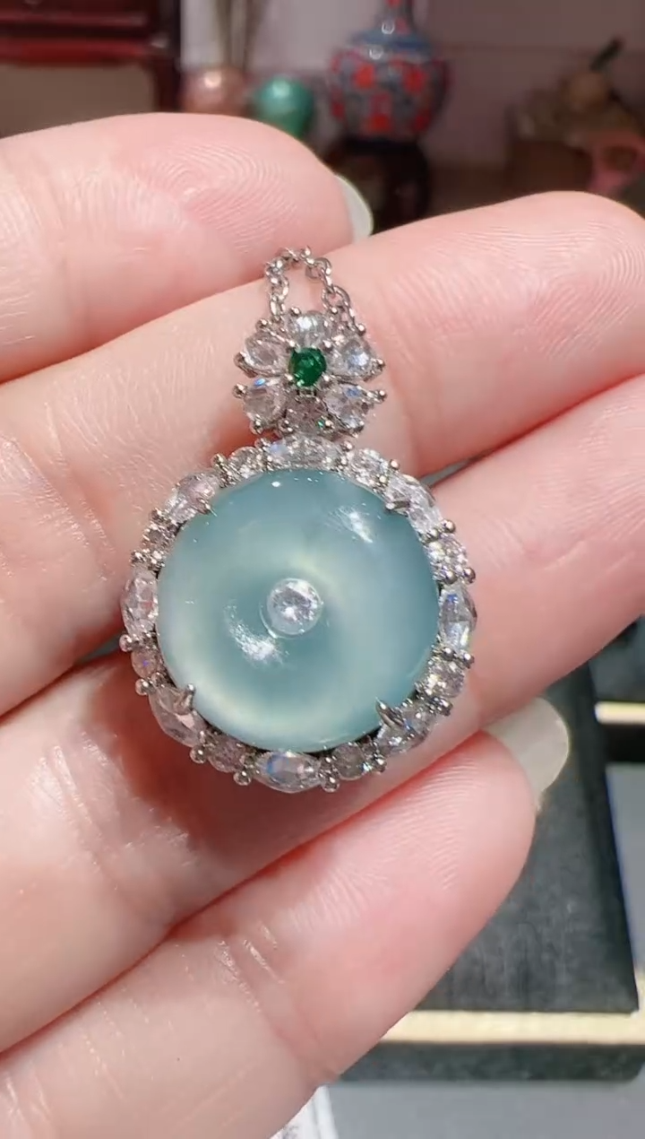 【闪购商品】翡翠颈饰未镶嵌202512302