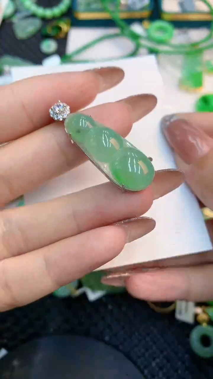 颈饰未镶嵌翡翠1