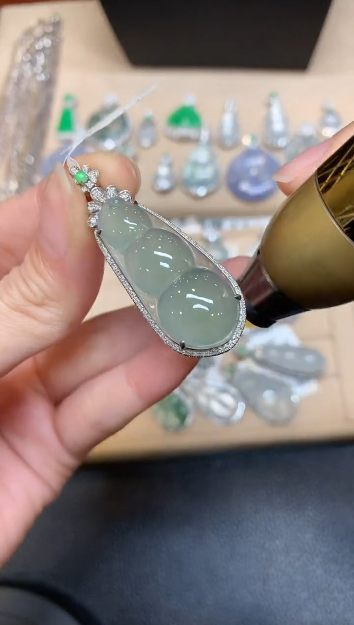 【闪购商品】翡翠颈饰18K金镶嵌【无服务费