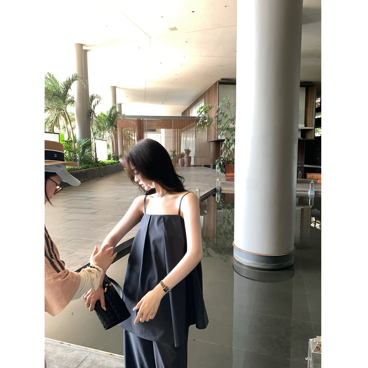 优秀的金蘑菇有细节感的简约风才不无聊~吊带&西裤套装