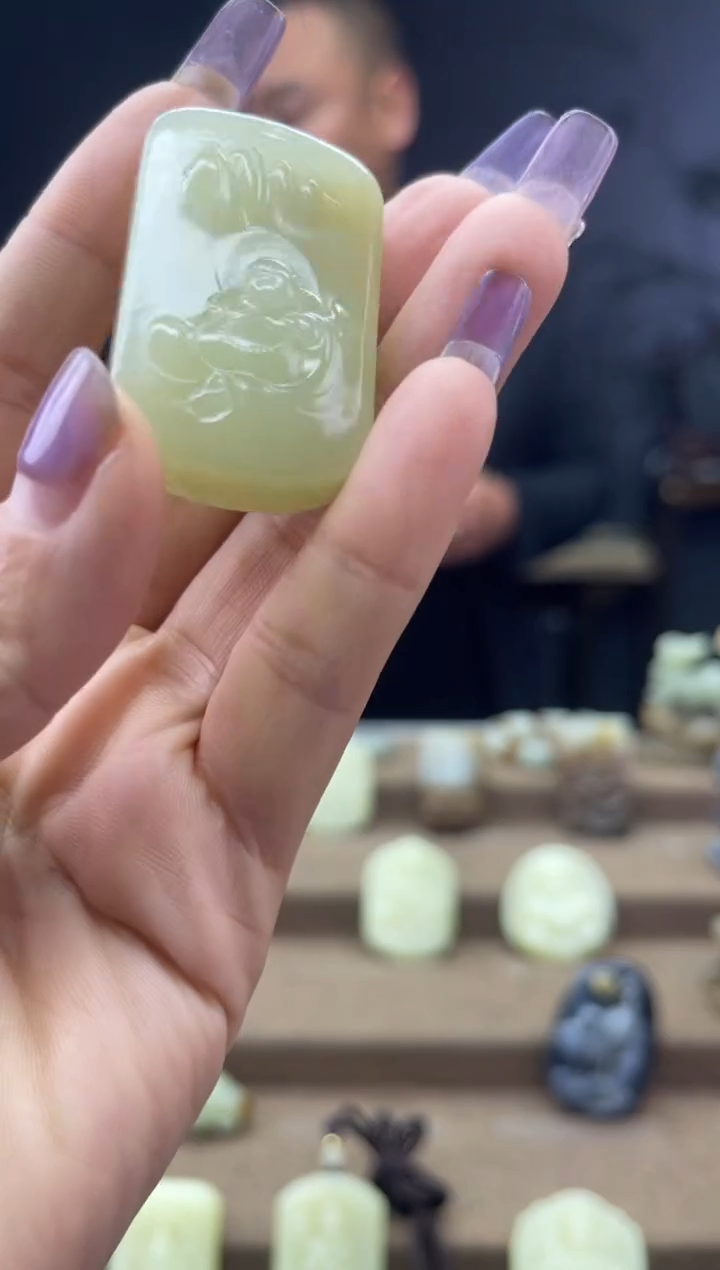 颈饰未镶嵌和田玉1