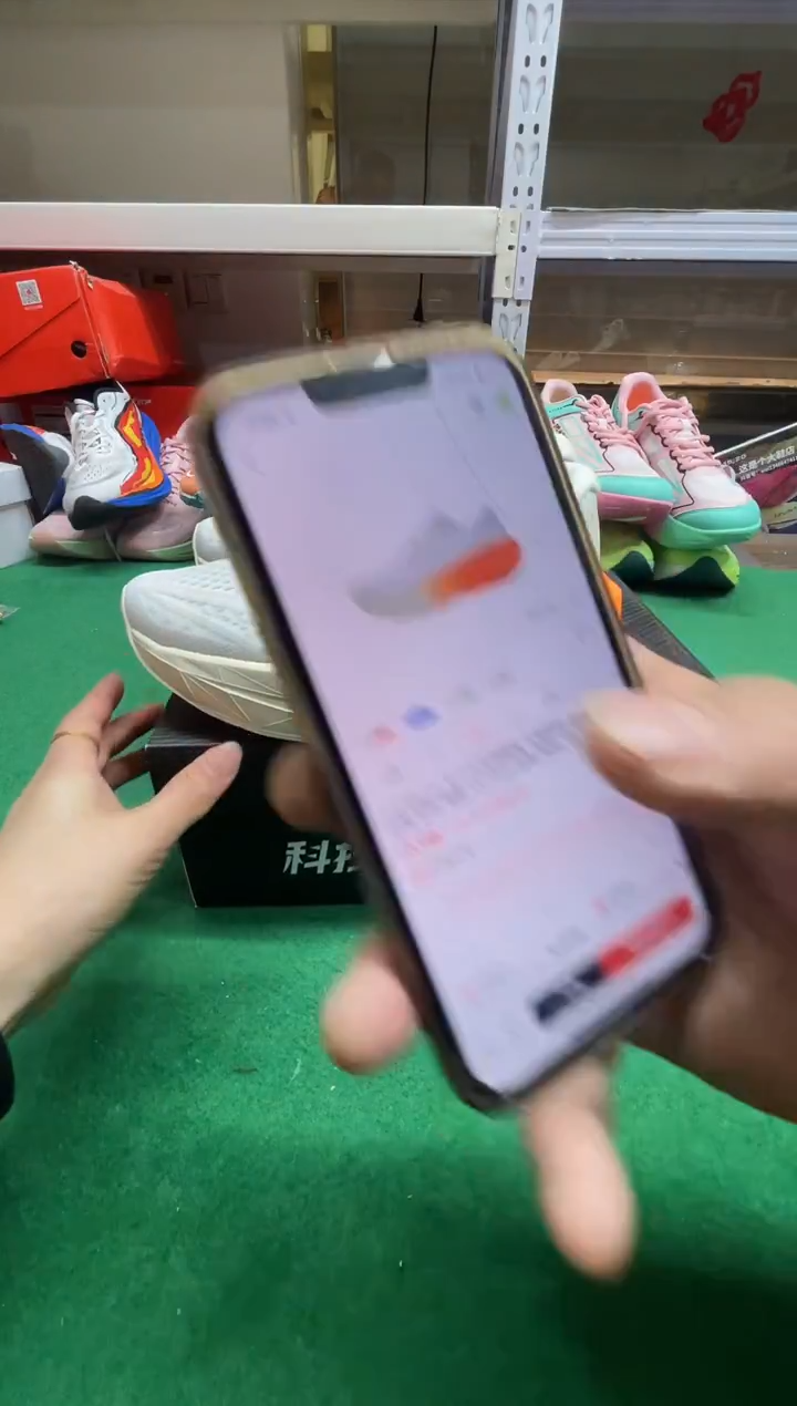 这是个大鞋店的鞋37