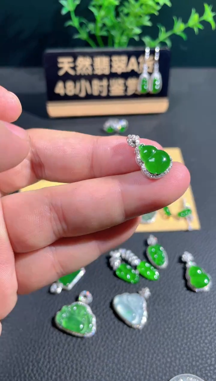 【闪购商品】翡翠颈饰18K金镶嵌翡翠