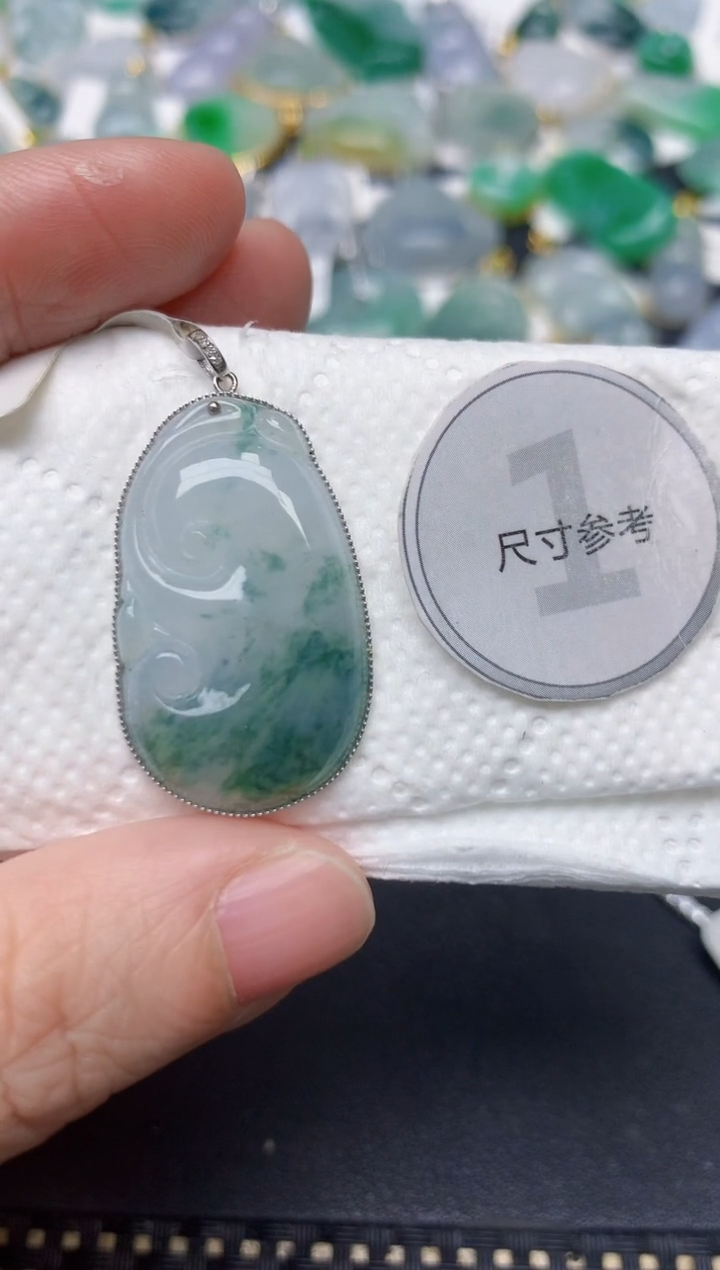 颈饰18K金镶嵌翡翠天然缅甸A货翡翠