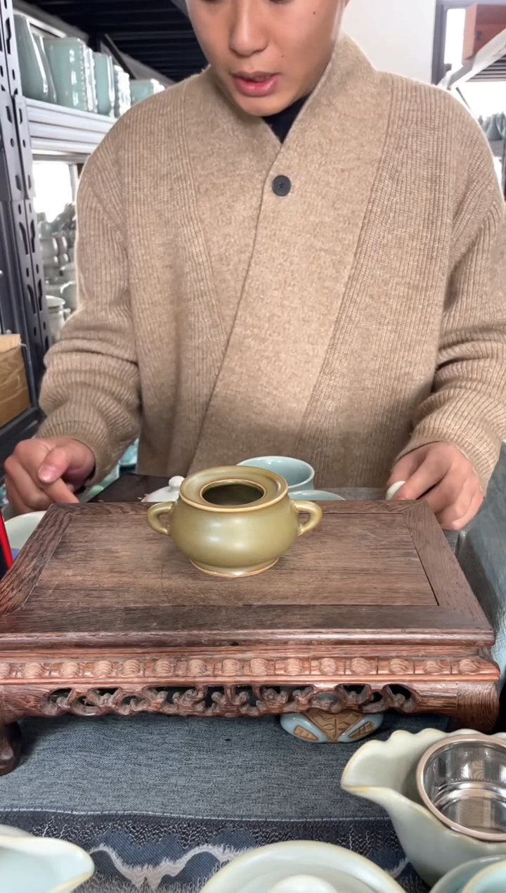 【闪购商品】青绿釉双耳香炉微暇