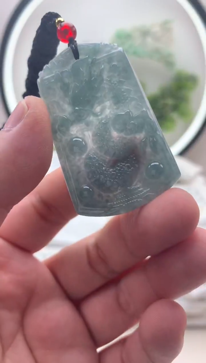 颈饰未镶嵌翡翠龙牌