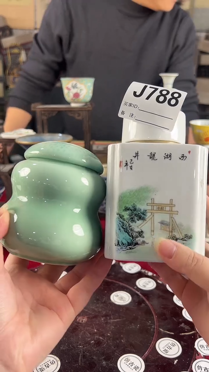 其他陶微瑕788景德镇陶瓷摆件两件