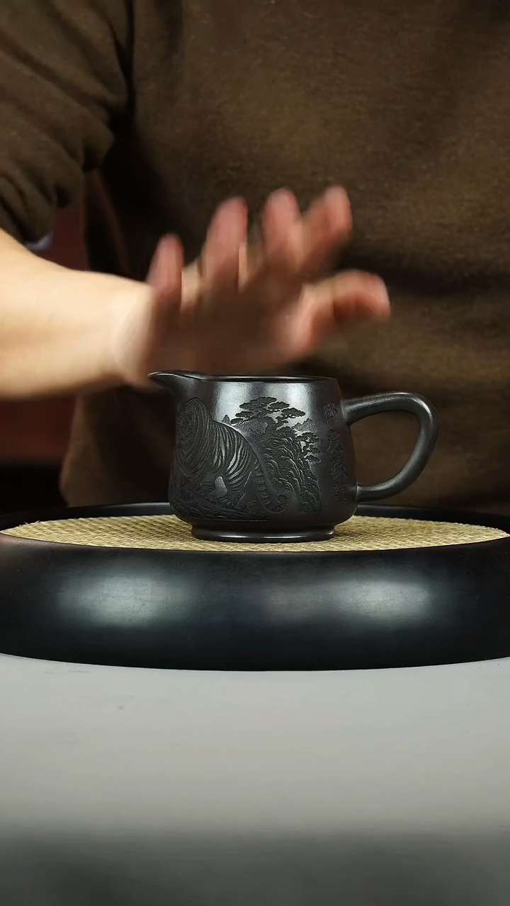 茶壶紫砂石黄 公道杯 刻绘老虎山水