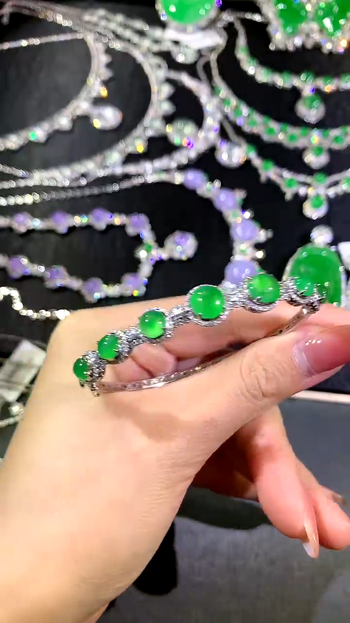 【闪购商品】翡翠手镯18K金镶嵌50-手镯