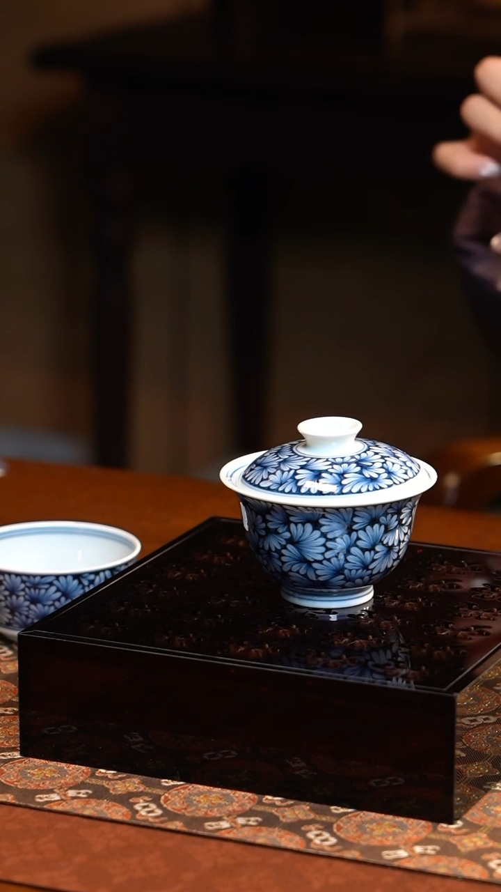 【闪购商品】L雨后湛蓝系列菊瓣盖碗