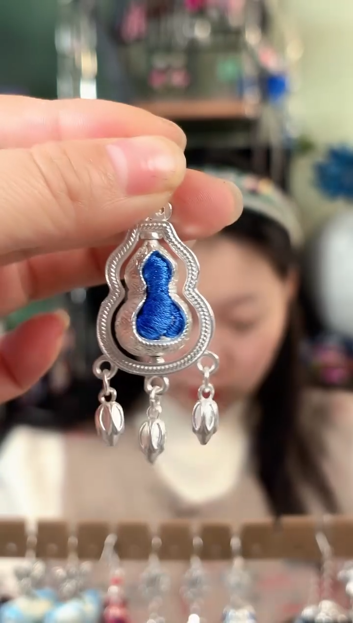 彩云南阁非遗老绣饰品529*