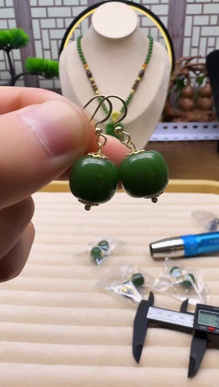 14K金镶嵌和田玉耳饰E117       