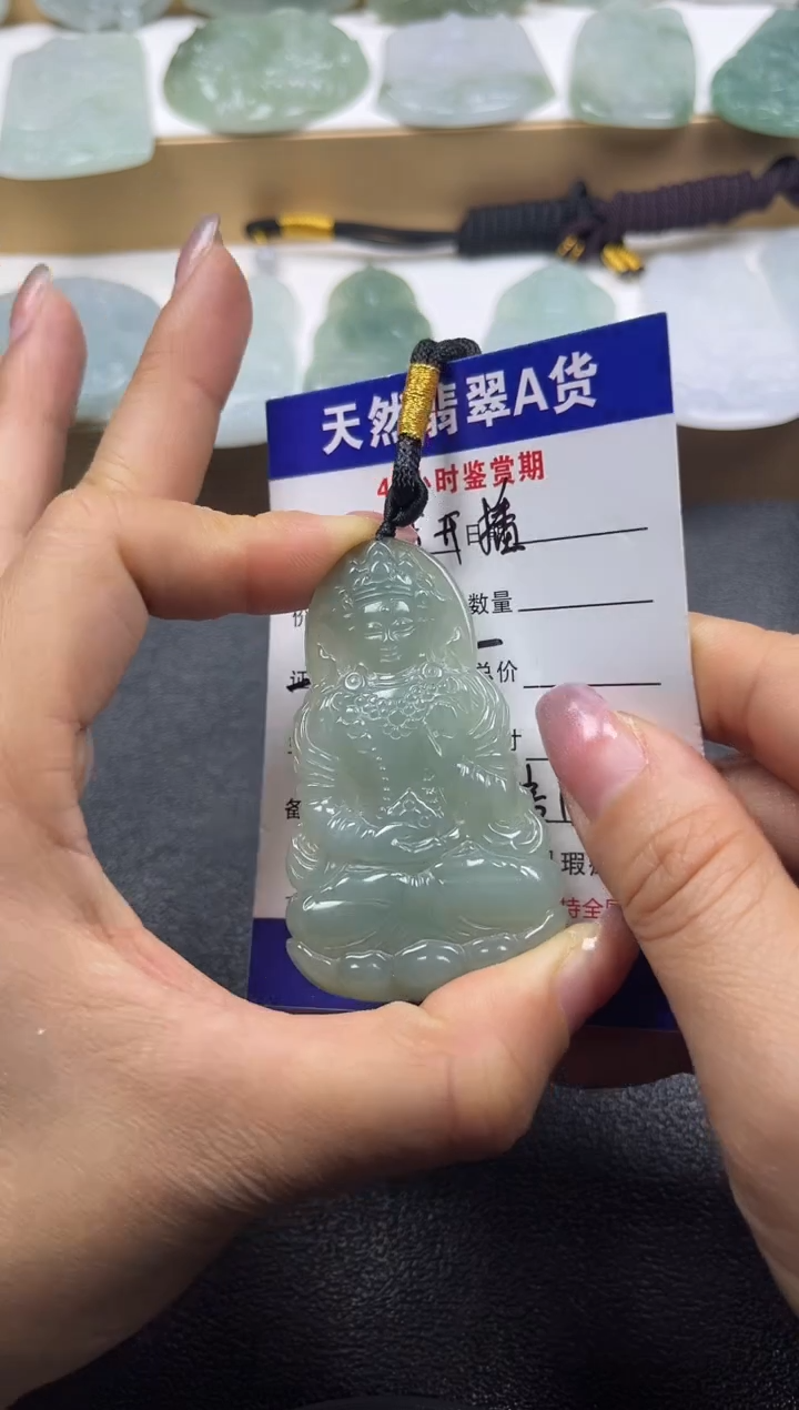 颈饰未镶嵌翡翠             