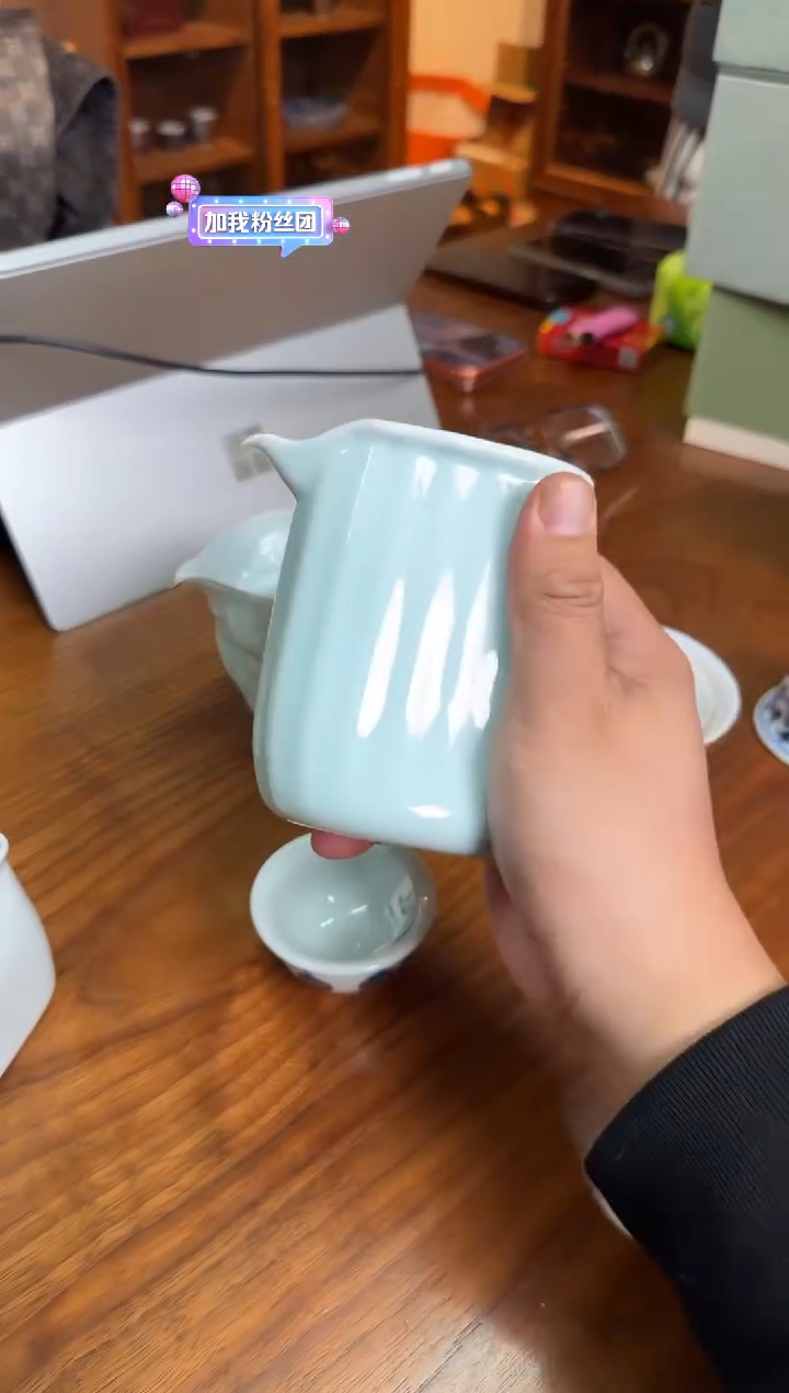 何**幸荣器青白鹰嘴公道杯