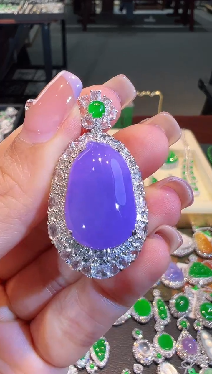 【闪购商品】翡翠吊坠(不含链)18K金镶嵌翡翠