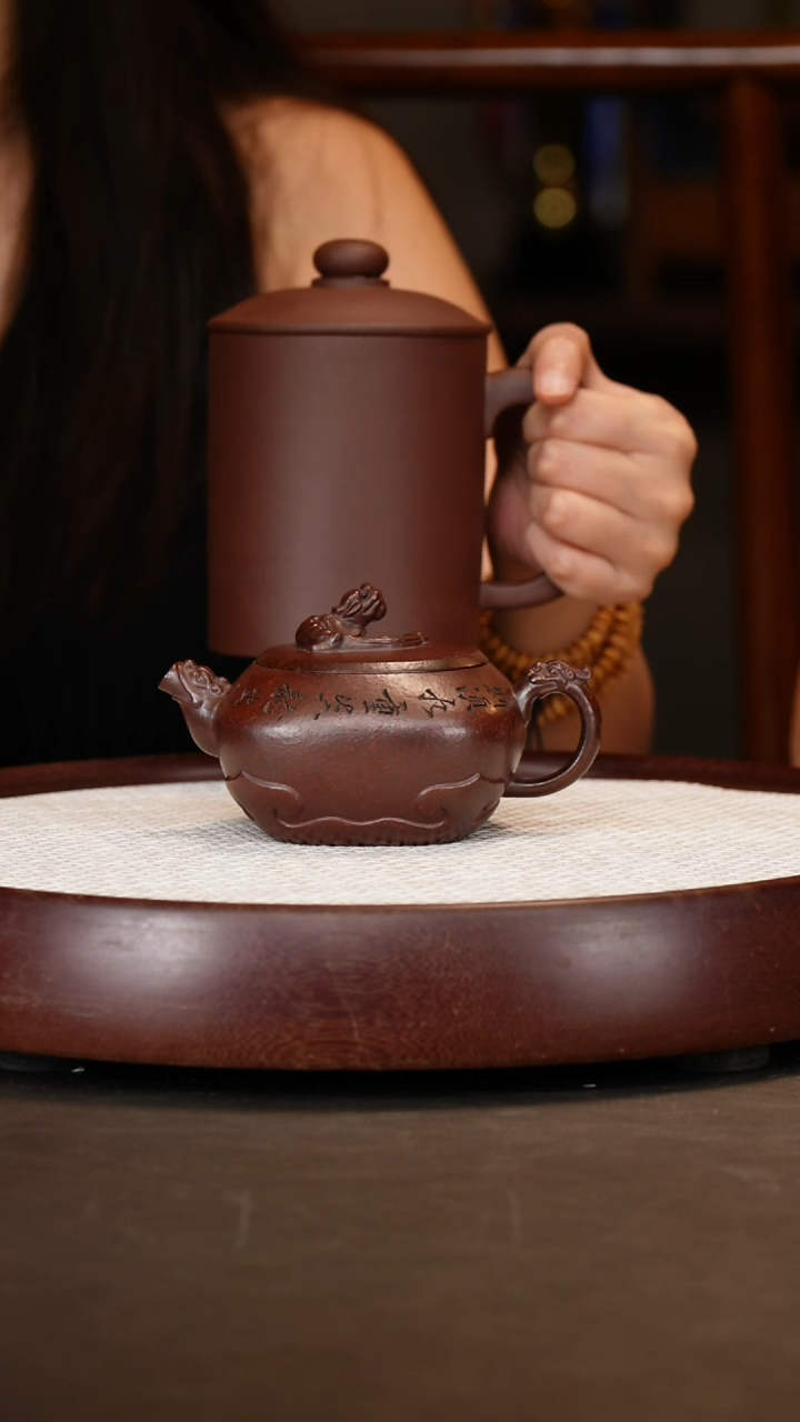 茶壶紫砂【王洪君】龙在九天260c+杯+盖杯