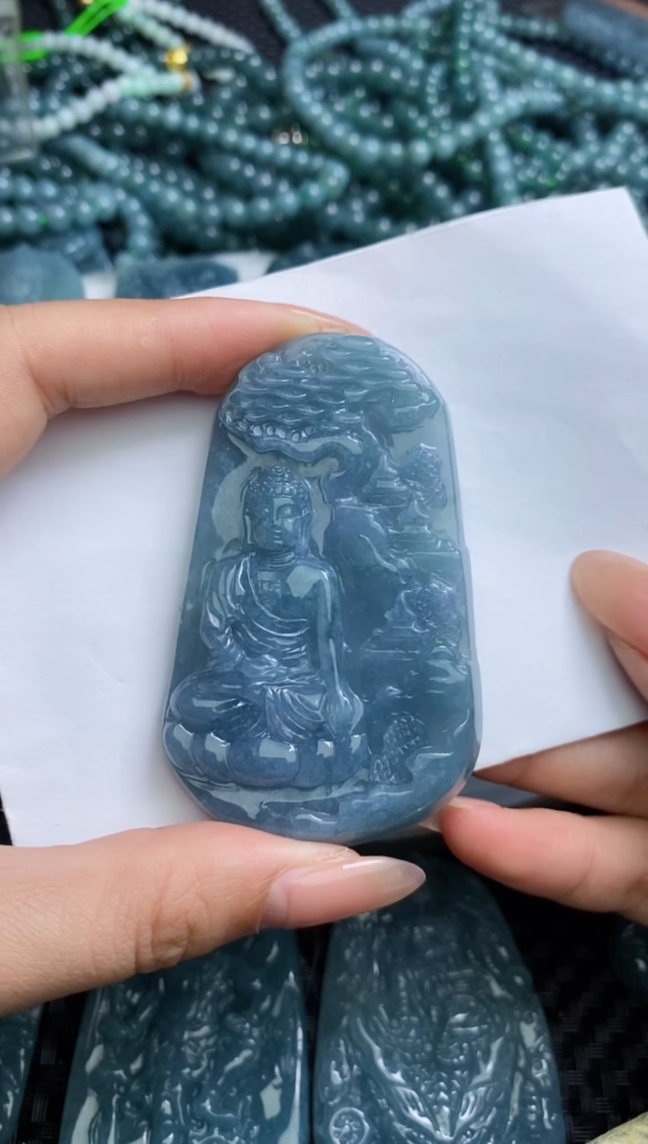 【闪购商品】翡翠颈饰未镶嵌         