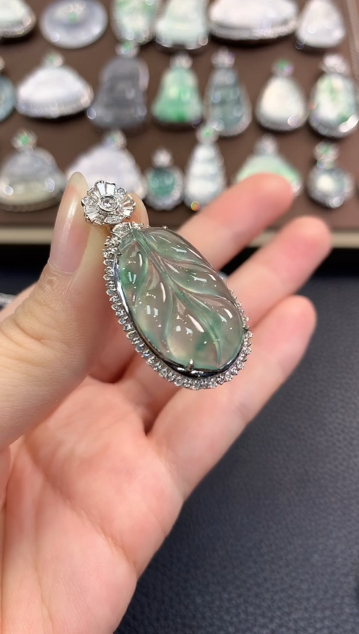 翡翠18K金镶嵌吊坠(不含链)春日珠宝 B74