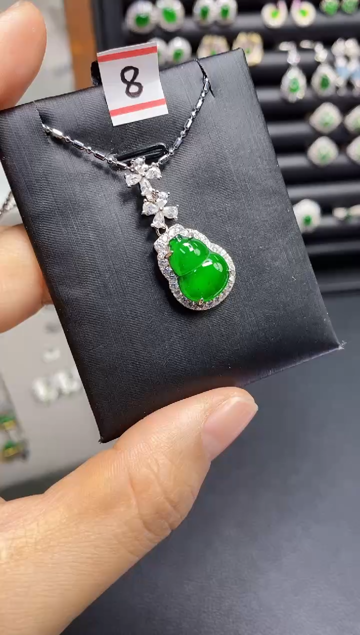 【闪购商品】翡翠吊坠(赠链)未镶嵌葫芦吊坠