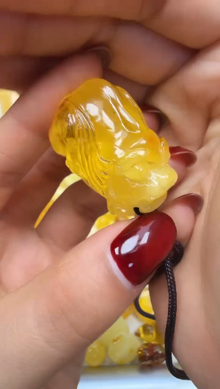 裸石琥珀未镶嵌如图