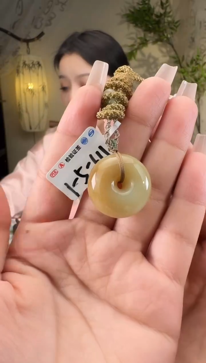 【闪购商品】和田玉颈饰未镶嵌黄糖平安扣