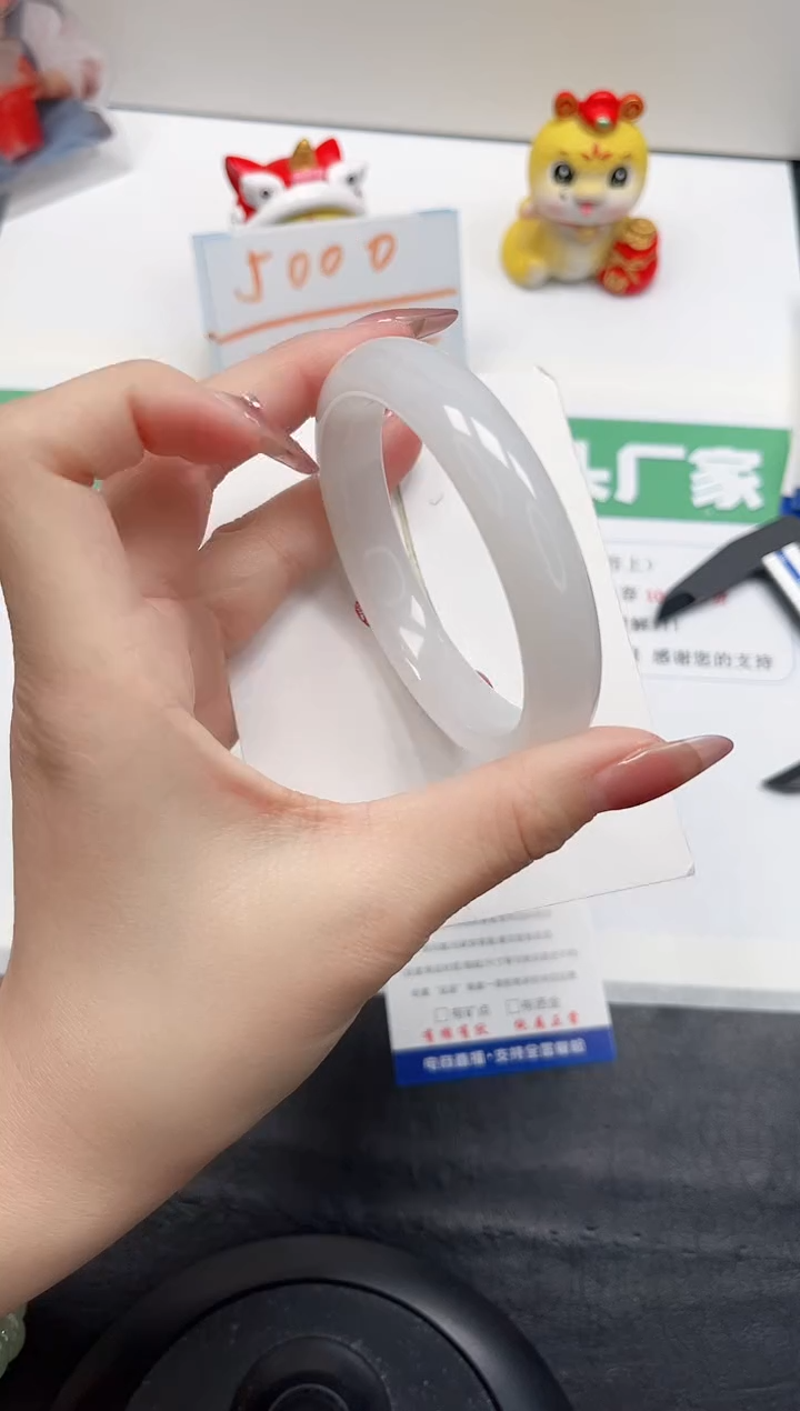 【闪购商品】石英质玉手镯未镶嵌65-60