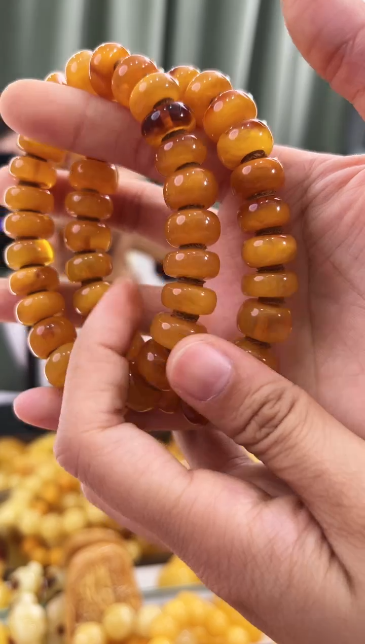 【闪购商品】蜜蜡手链未镶嵌蜜蜡手串多样性发其中一件