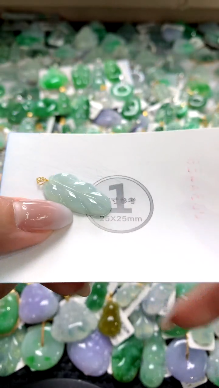 颈饰18K金镶嵌翡翠1111111111111111