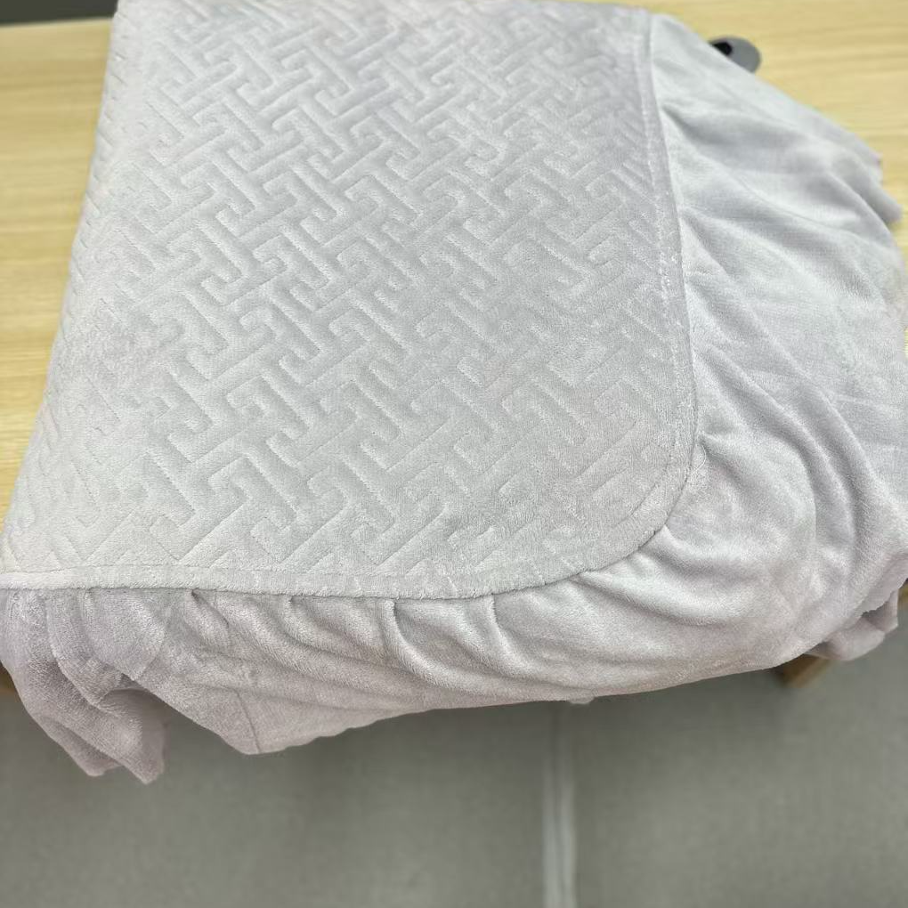 牛奶绒三层加棉加厚床盖，亲肤透气，高品质低价位。