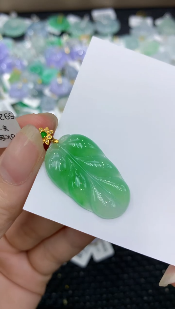 【闪购商品】翡翠颈饰18K金镶嵌8888888888