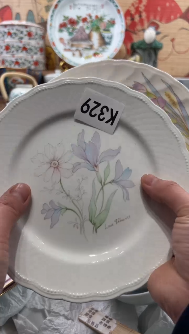 瓷片在**方瓷片------K329