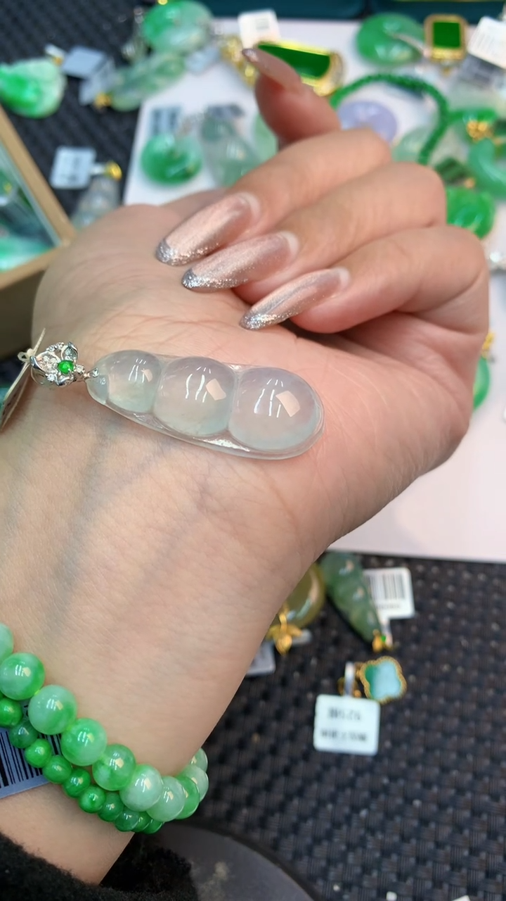 颈饰18K金镶嵌翡翠1