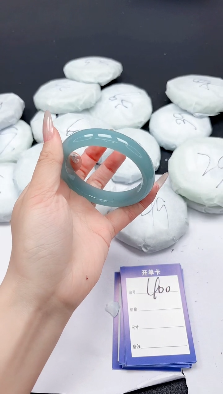 未镶嵌手镯石英质玉400/58