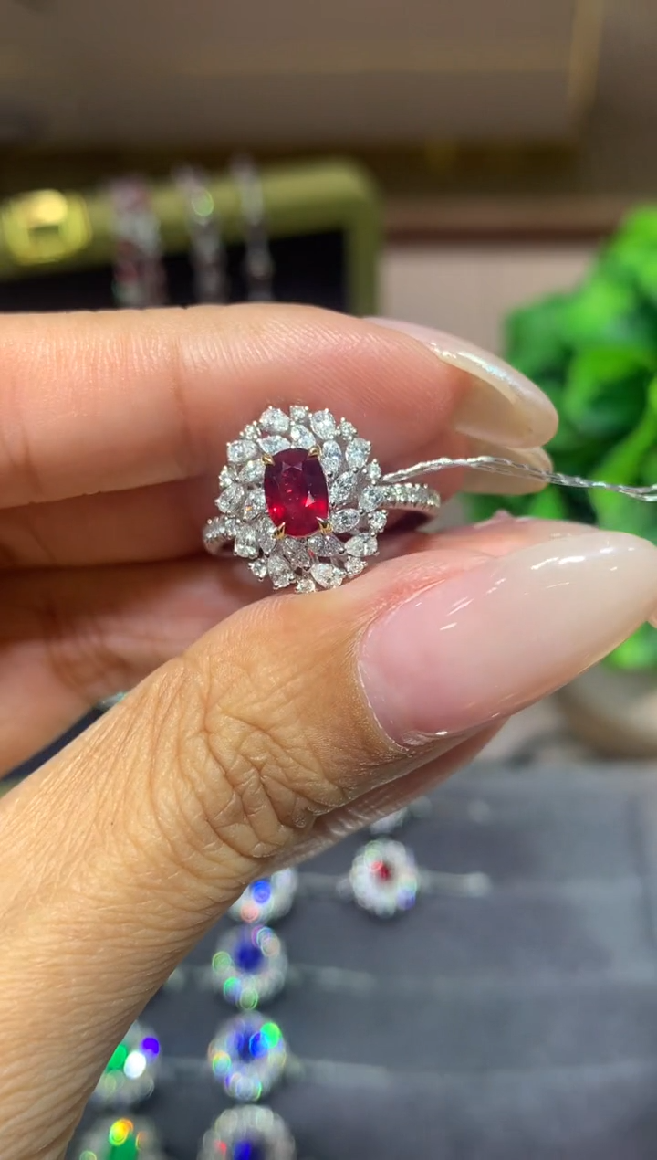 18K金镶嵌戒指红宝石0.75ct