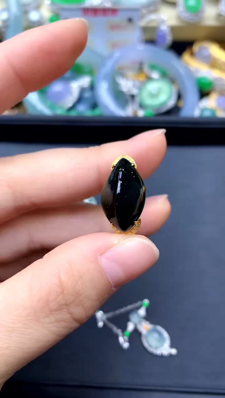 18K金镶嵌戒指翡翠350 -中国好珍宝