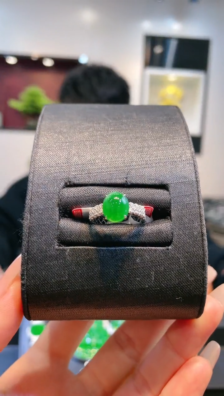 【闪购商品】翡翠颈饰18K金镶嵌A16天然A货翡翠戒指