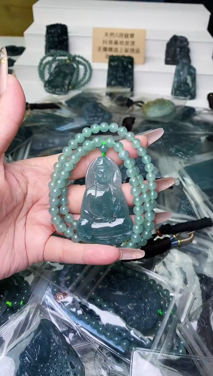 颈饰未镶嵌翡翠 