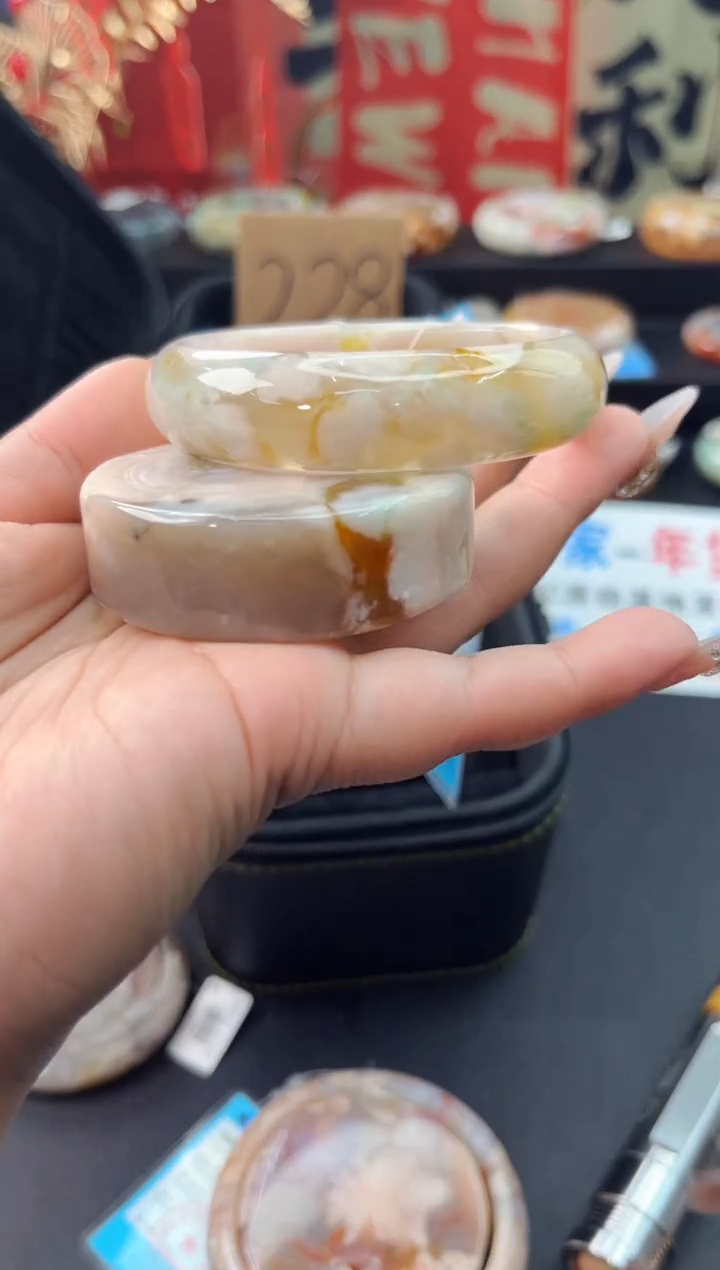 【闪购商品】石英质玉手镯未镶嵌赠送镯心（58圈口）